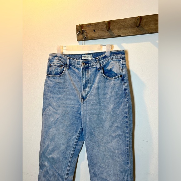 Abercrombie & Fitch women’s The Ankle Straight Ultra High Rise size 32/14 - Picture 4 of 5